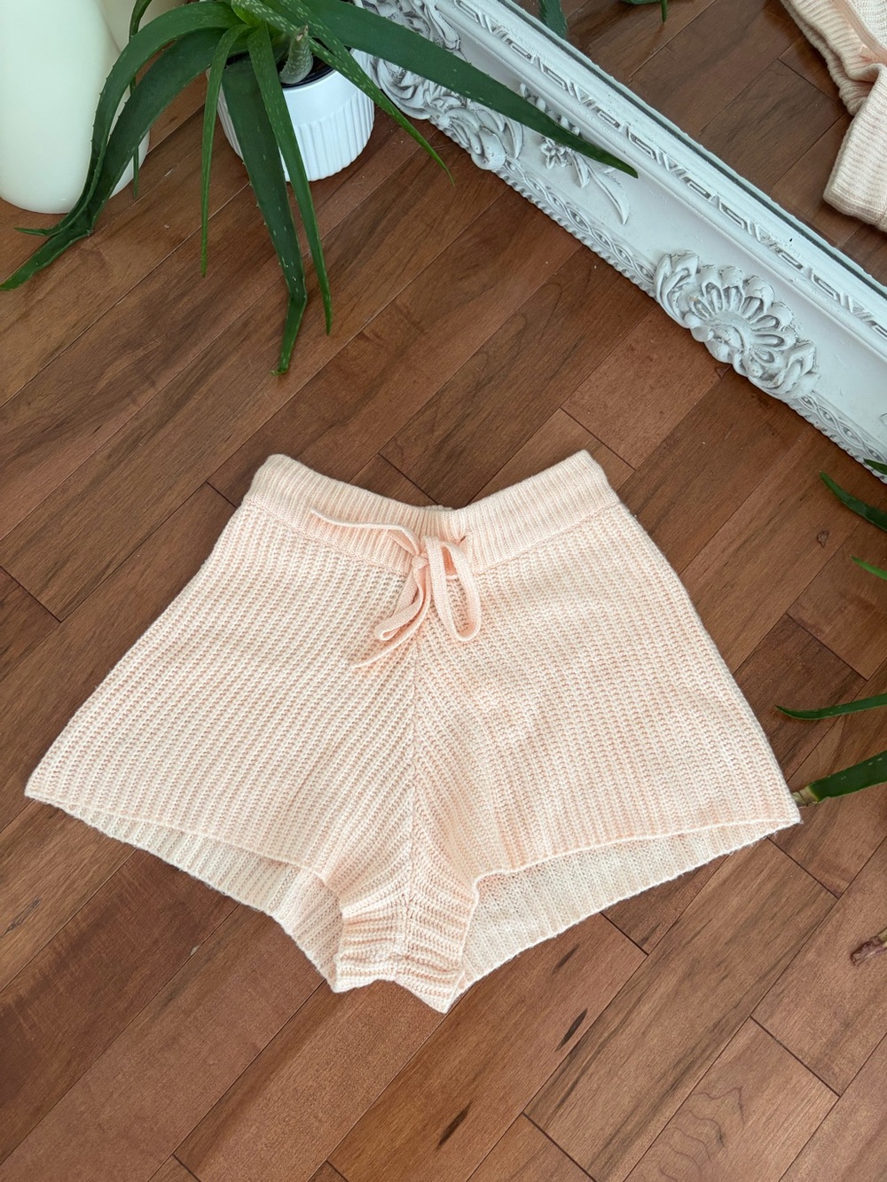 Excellent condition STREETWEAR SOCIETY knit shorts